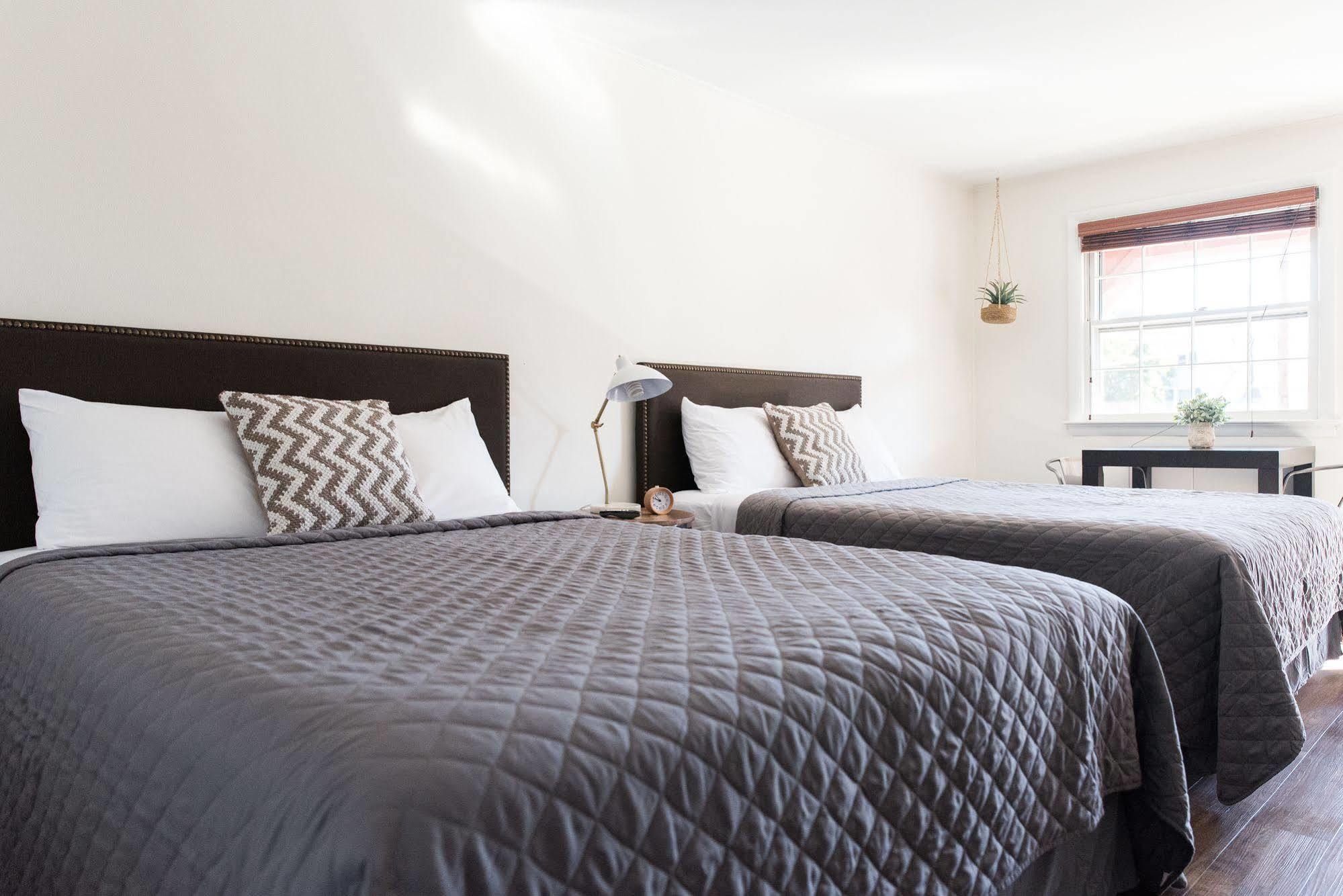 The Carriage House At Strasburg Hotel Bagian luar foto