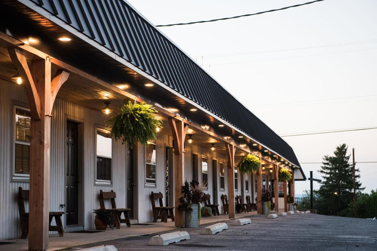The Carriage House At Strasburg Hotel Bagian luar foto